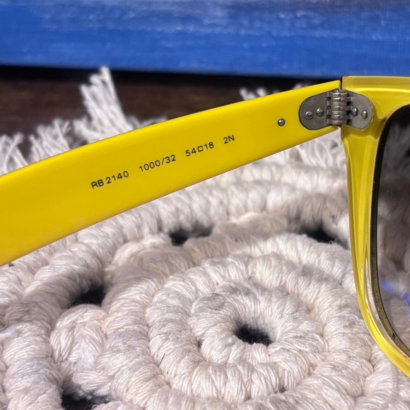 Unisex Ray-Ban 2140 Color: 1000/32 - Black front Yellow interior Size 54 main image 8